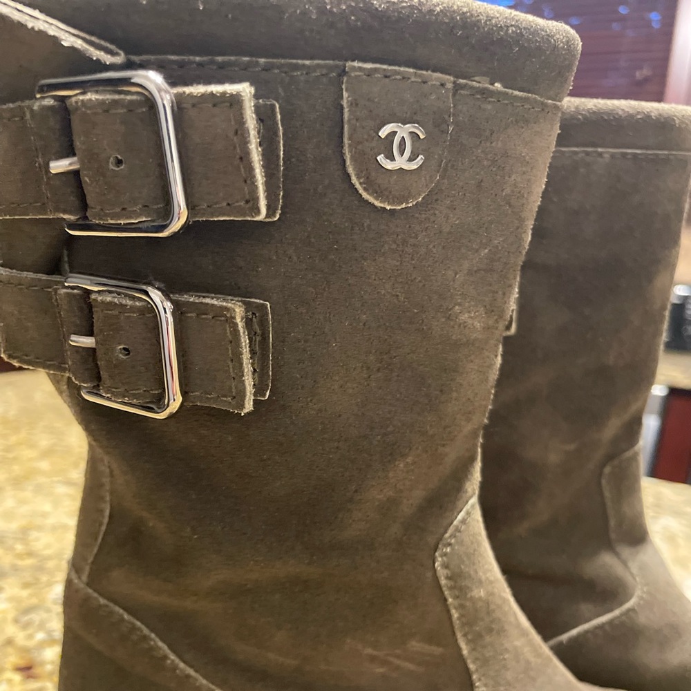 CHANEL COMBAT BOOTS HUNTER GREEN SUEDE CC LOGO 37/ 6.5